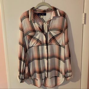 NWT Francesca’s Split Back High-Low Flannel Top